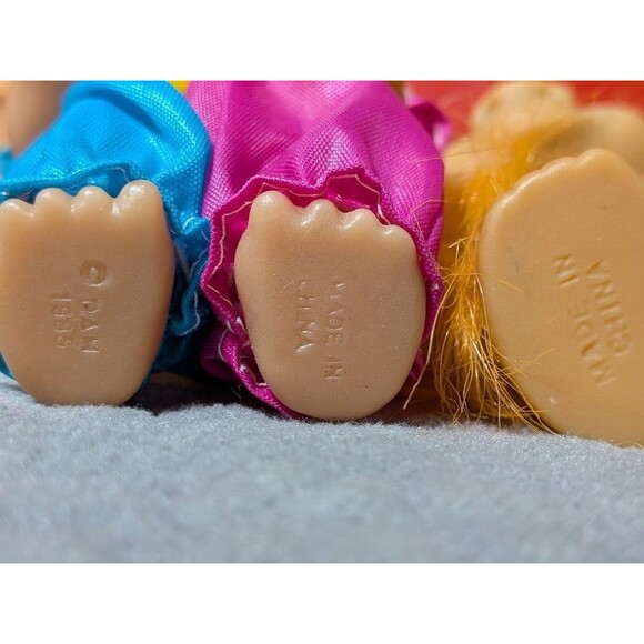 Lot of Vintage Troll Dolls – Mixed Outfits – Clothing Bundle – 1980s/90s Trolls - Picture 8 of 11